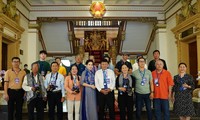 Trụ sở UBND TPHCM chính thức đón những du khách đầu tiên đến tham quan
