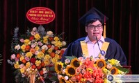Nam sinh tốt nghiệp thủ khoa ĐH Sư phạm Hà Nội say mê làm nghiên cứu khoa học