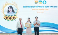 Nữ Đảng viên trẻ nỗ lực học tập, rèn luyện để chinh phục danh hiệu Sinh viên 5 tốt cấp Trung ương