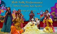 Sinh viên Hà Nội thưởng thức múa dân gian Ấn Độ 