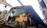 Bên trong khu tập thể gỗ 67 tuổi xập xệ ở Hà Nội