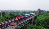 Hình ảnh chuyến tàu Hà Nội - Hải Phòng đầu tiên rời ga sau thời gian tạm dừng vì dịch
