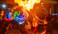 Mãn nhãn màn múa lân thổi lửa độc đáo ở ngoại thành Hà Nội