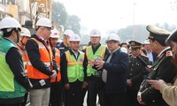 Thủ tướng Phạm Minh Chính chúc Tết công nhân dự án đường sắt đô thị