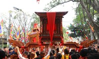 Độc đáo hội kiệu rước thánh xuống ao ở ngoại thành Hà Nội
