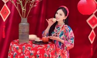 ‘Nữ ca sĩ tỷ phú’ Hà Phương cùng ‘người tình sân khấu’ xuống phố du Xuân, tiết lộ kế hoạch cho năm 2024