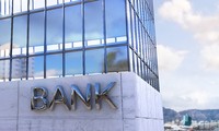 VN-Index lập đỉnh mới, một cổ phiếu ngân hàng giao dịch khủng