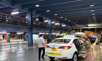 Sân bay Tân Sơn Nhất bổ sung xe taxi đón khách dịp cao điểm 30/4 -1/5
