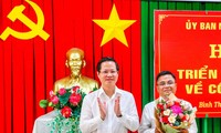 Bình Thuận công bố và trao quyết định về công tác cán bộ
