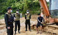 150 cảnh sát bao vây điểm khai thác khoáng sản trái phép ở Bình Thuận