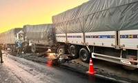 4 xe tải tông liên hoàn trên cao tốc, tài xế tử vong tại chỗ