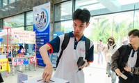 Nhiều trường đại học quyên góp, trao học bổng cho sinh viên bị bão lũ