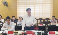 Chủ tịch UBND quận Thanh Xuân Nguyễn Xuân Lưu phát biểu tại buổi giám sát. Ảnh: Trường Phong