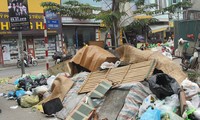 Dân chặn xe vào bãi rác Nam Sơn: Chính quyền vận động đến 3h sáng