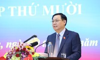 Bí thư Thành ủy Hà Nội Vương Đình Huệ phát biểu tại buổi tiếp xúc cử tri tại huyện Ứng Hòa. Ảnh: HNM