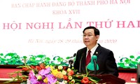 Bí thư Thành ủy Hà Nội Vương Đình Huệ phát biểu tại Hội nghị