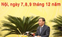 Phó Chủ tịch UBND thành phố Hà Nội Lê Hồng Sơn trình bày báo cáo tại Kỳ họp 