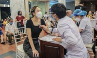 Quận Hoàn Kiếm tổ chức tiêm vắc xin buổi đêm cho người dân trên địa bàn. Ảnh: Duy Phạm