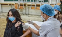 Hà Nội yêu cầu vận động, tiêm cho người từ chối tiêm vắc xin COVID-19