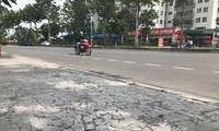 Hà Nội: Mới dùng đã vỡ nát, cần xem lại chủ trương lát đá vỉa hè