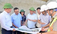 Bí thư Hà Nội Đinh Tiến Dũng kiểm tra dự án kênh tiêu nước phía Tây thành phố
