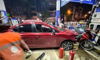 Vụ tai nạn xe ô tô lao vào cây xăng do lái xe sử dụng rượu, bia ở Hà Nội. Ảnh: PV