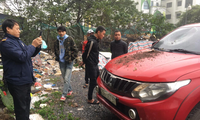 Liên tiếp chậu cây, dao, cờ lê, máy khoan rơi từ chung cư cao tầng tại Hà Nội