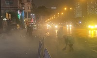 VIDEO CLIP: Công trường dùng máy thổi bụi mù mịt giữa cao điểm ô nhiễm không khí ở Hà Nội
