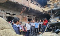 Vụ cháy nhà trọ ở Trung Kính: Phá cửa sổ giải cứu 7 người mắc kẹt