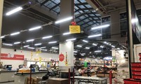Siêu thị Auchan vắng hoe trước ngày đóng cửa