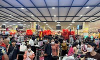TPHCM dự trữ 30.000 tấn hàng, siêu thị mở cửa xuyên Tết