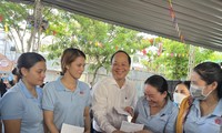 Surprise gift given to 500 difficult workers in Ho Chi Minh City 
