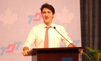 Thủ tướng Canada áo trắng giản dị nói chuyện với sinh viên ĐH Tôn Đức Thắng