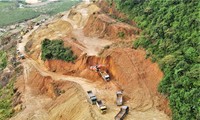 Công an điều tra mỏ hết hạn vẫn rầm rộ khai thác đất để bán