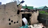 Hà Tĩnh: Lốc xoáy cuốn bay nhiều mái nhà 