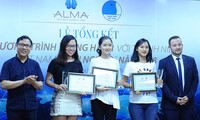 Ba bạn trẻ giành học bổng chương trình "Đồng hành với thanh niên Việt Nam khởi nghiệp"