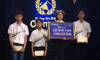 Nữ sinh xứ Huế, Trần Thị Thủy Tiên soán ngôi dẫn đầu trong những phút cuối cùng của cuộc thi. Ảnh: FB VTV