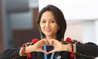 Hoa hậu H'hen Niê đọc thư Đại hội Hội LHTN Việt Nam VIII gửi thanh niên cả nước