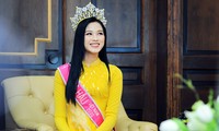 Hoa hậu Việt Nam Đỗ Thị Hà thi môn đầu tiên trong ngày trở lại trường