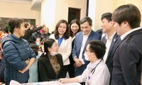 Thầy thuốc trẻ khám, tư vấn sức khỏe người dân dịp Tết 