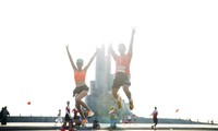 Bóng tháp xứ Nẫu in bước chạy Tiền Phong Marathon 2024