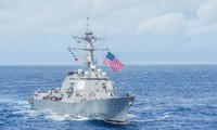 Tàu khu trục tên lửa USS McCampbell thực hiện hoạt động tự do hàng hải lần thứ hai của Hải quân Mỹ tại biển Đông trong năm nay. Ảnh: Reuters