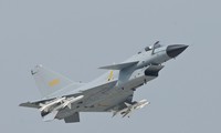 Máy bay chiến đấu J-10 của Trung Quốc được cho là dựa trên IAI Lavi của Israel và F-16 của Mỹ