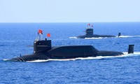 Tàu ngầm lớp Tấn của Trung Quốc trong một lần diễu binh ở biển Đông