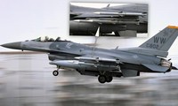 Một chiếc Wild Weasel F-16CM khi hạ cánh xuống căn cứ không quân Yokota ở Nhật Bản hôm 12/4 mang rất nhiều tên lửa không đối không