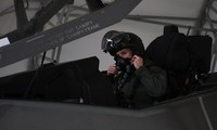 Một phi công F-35A Lightning II chuẩn bị cho chuyến bay tại Căn cứ Không quân Eglin, Florid vào ngày 30 tháng 7 năm 2020. (Lực lượng Không quân Mỹ)