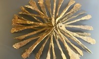 Khai quật tiền cổ quý hiếm hơn 1.000 năm tuổi dưới tầng hầm một gia đình 