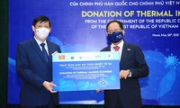 Việt Nam tiếp nhận 40 máy đo thân nhiệt từ xa của Chính phủ Hàn Quốc