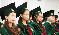 Gần 700 sinh viên ĐH Kinh tế - ĐHQG Hà Nội nhận bằng cử nhân