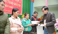 Hàng trăm suất quà Tết đến với đồng bào miền núi Quan Sơn, Thanh Hoá